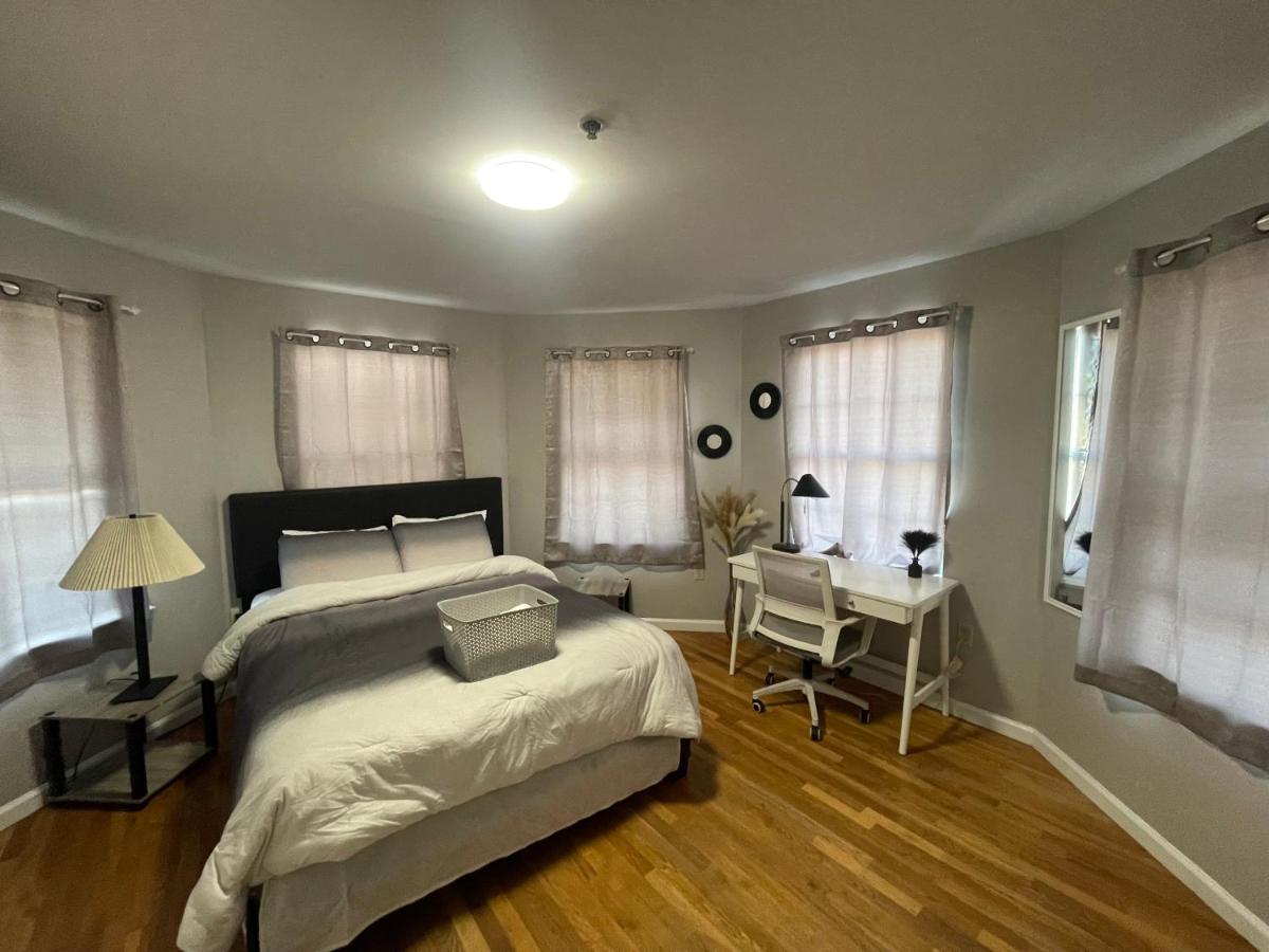 Four-Bedroom Apartment with Balcony 