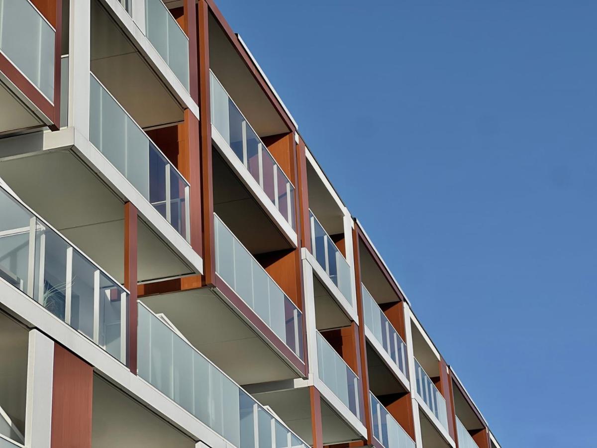 PALM TREE Perłowa Przystań parking, 650m do plaży, świeżo oddany nowoczesny apartament, Parkplatz im Preis inbegriffen, 650 Meter zum Strand, frisch fertiggestellt, geräumige und moderne Wohnung, Parking included, 650 meters to the beach! - B&B