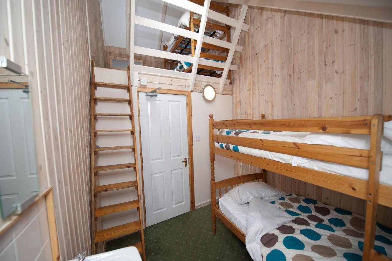 Family Room (2 Adults + 3 Children)
