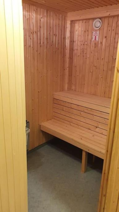 Stor villa på Teg i Umeå, nära centrum med parkering - B&B Umeå