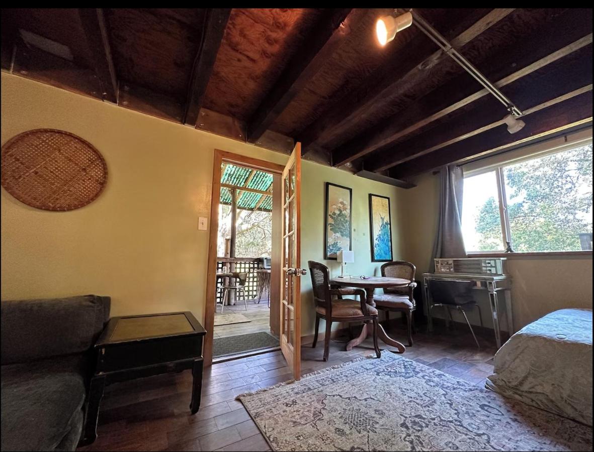 Japanese Tea House with Private Mountain Trails and Creek - B&B Topanga Park