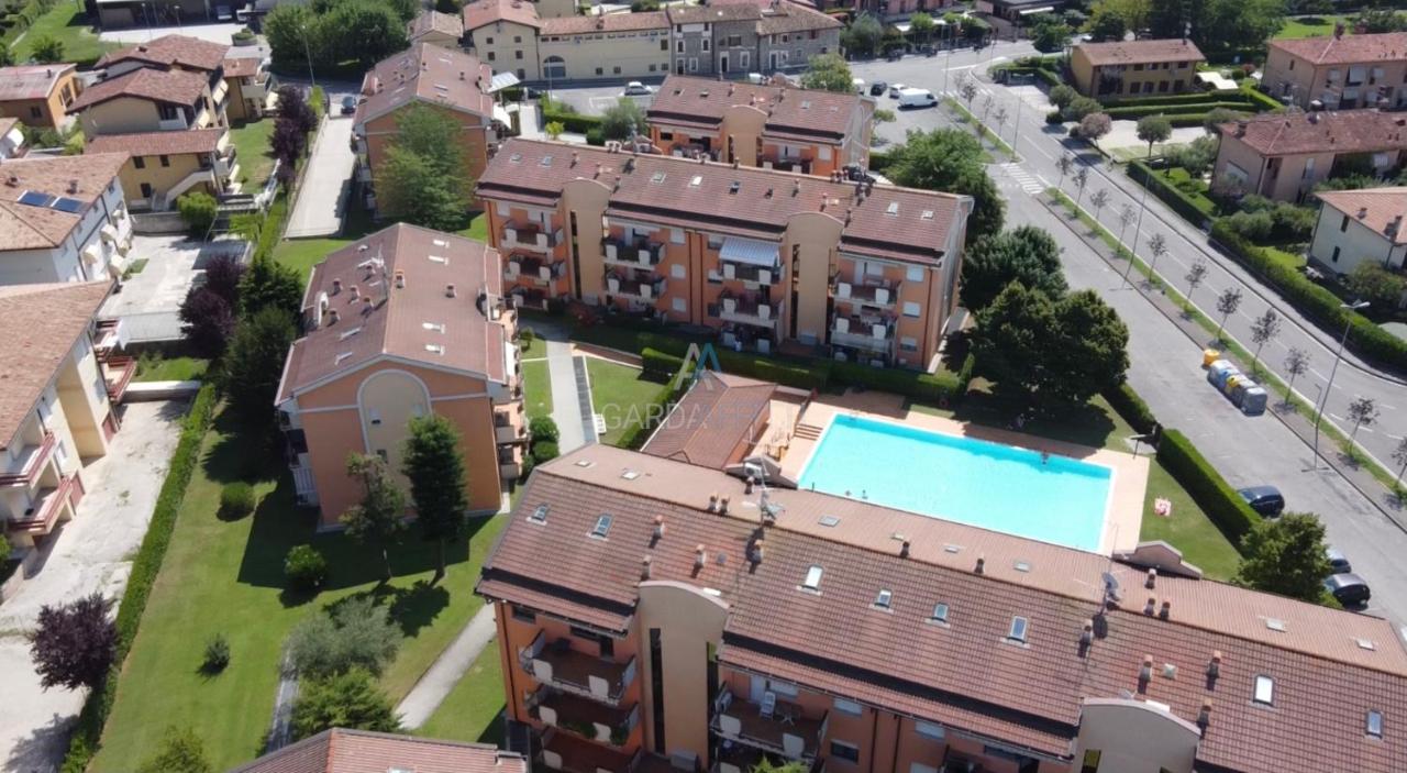 Little Italy Apt- piscina e relax al Lago di Garda - B&B