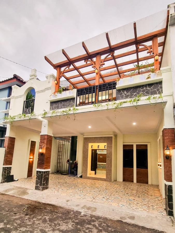 Balmoral House Ambarukmo - B&B Seturan