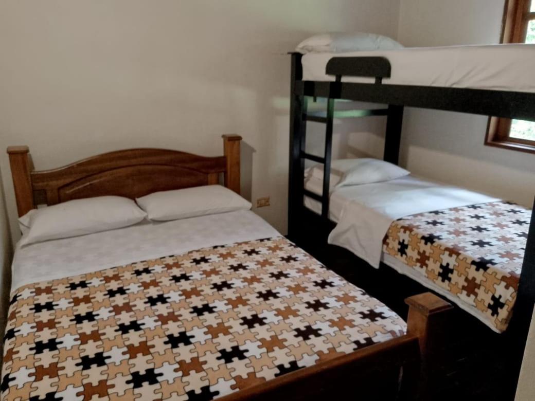 Tweepersoonskamer met een Eigen Externe Badkamer