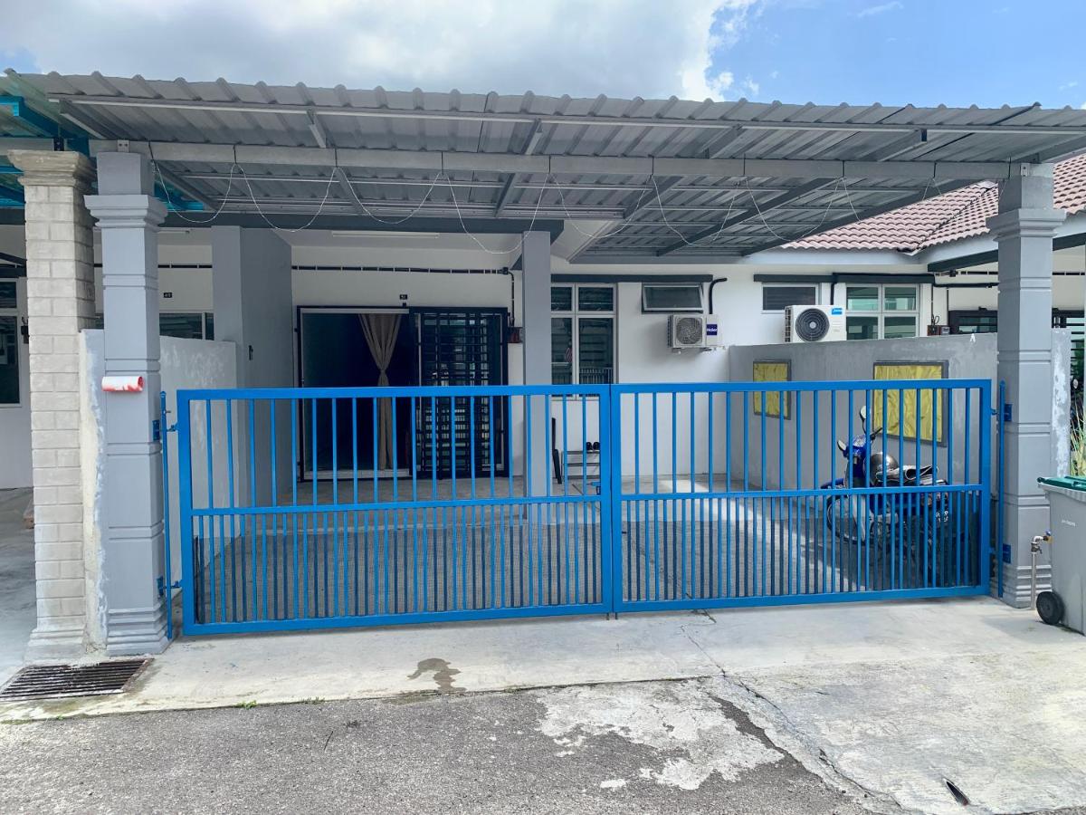 HOMESTAY CIKGU NORa near UTHM KPTM KKTM IPG Moslim onli - Bed and Breakfast