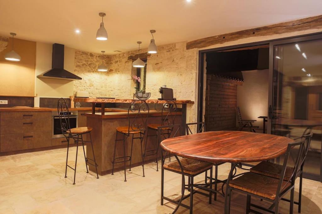 Maison de charme avec 4 couchages beau village - B&B Touget