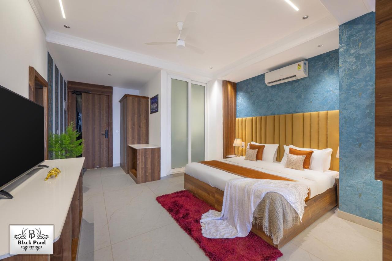 Suite with Hot Tub