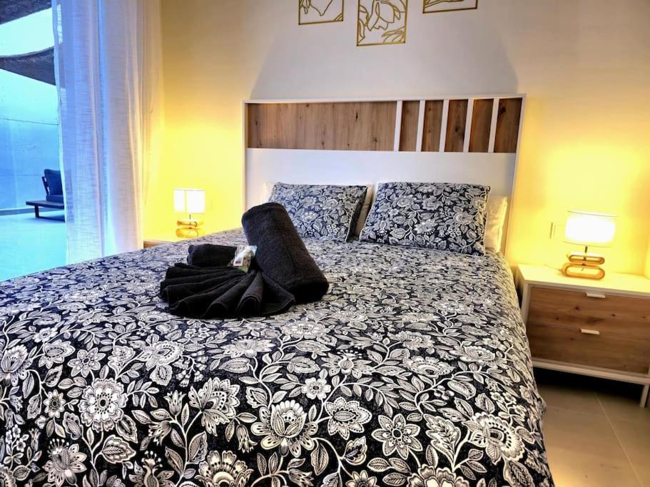 Samuel Luxury 2bedroom Apartment, Large patio, free wifi and private parking BY NAMASTE ELITE - Chambres d'hôtes Torremolinos