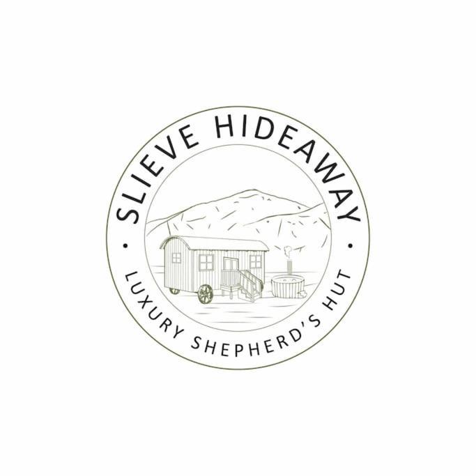 Countryside Shepherds Hut with hot tub wood fired - B&B