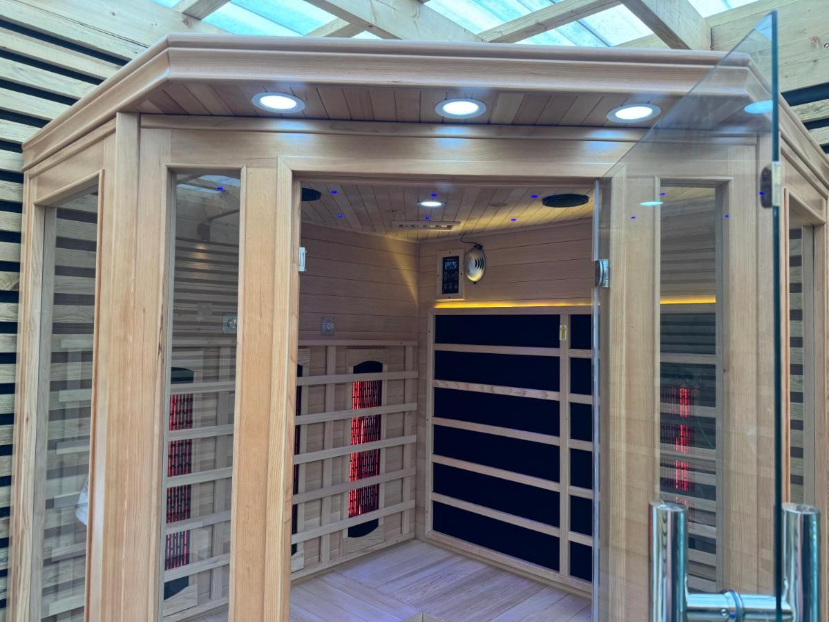 Sleeps14,Sauna,ColdPlunge,Hottub,xboxroom,XLgarden - B&B Coedely