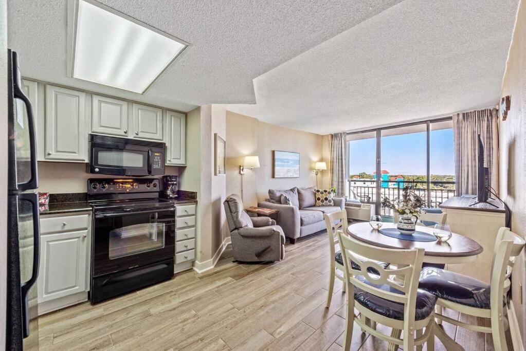 Alluring 1Br Oceanview Suite! Dogs Welcome! 704 - B&B