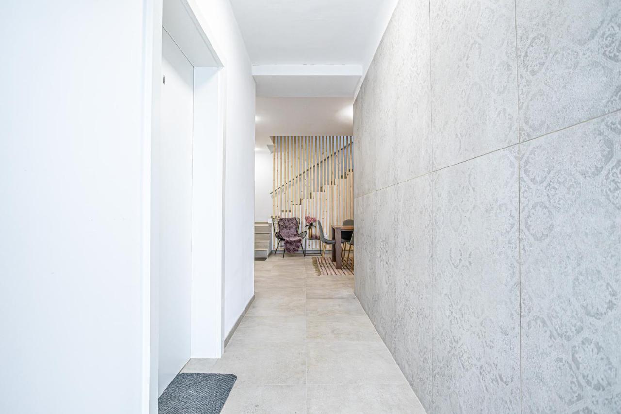 Elegant & Air condition 5BR - By The Danube River - B&B