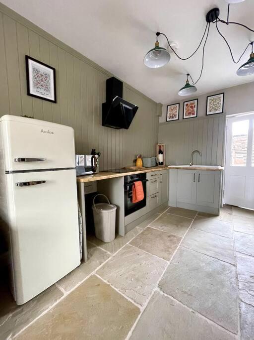 TudorRose Townhouse - A New Unique Town Centre Home - B&B