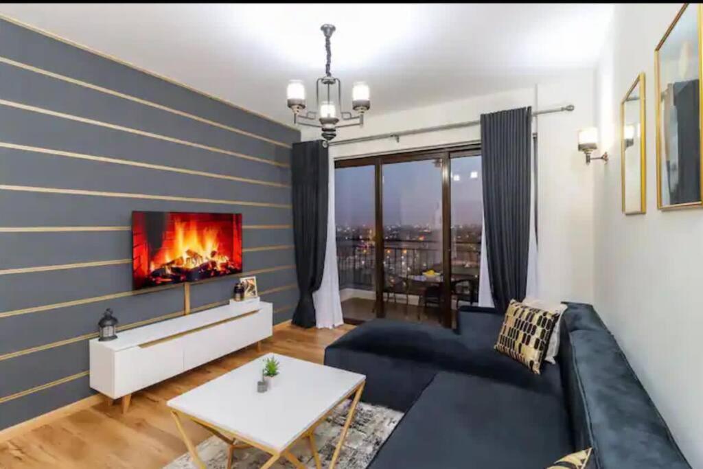 Emaza Lux 2 Bedroom Stylish Modern Apartment at Mi Vida, Swimming Pool & Gym - B&B Nairobi