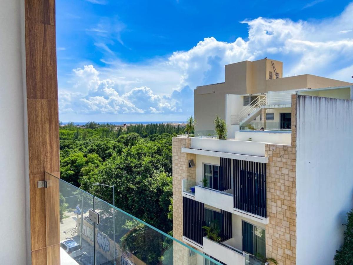 Shiny Studio on 5th Ave with Pool and Gym Steps to Beach - B&B Playa del Carmen