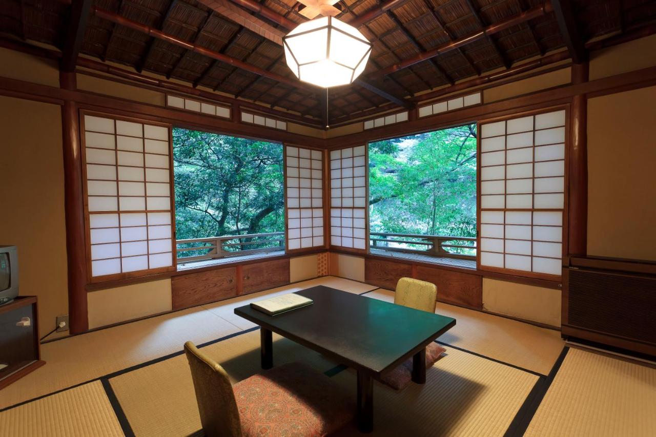 Japanese-Style Quadruple Room with Shared Bathroom and River View