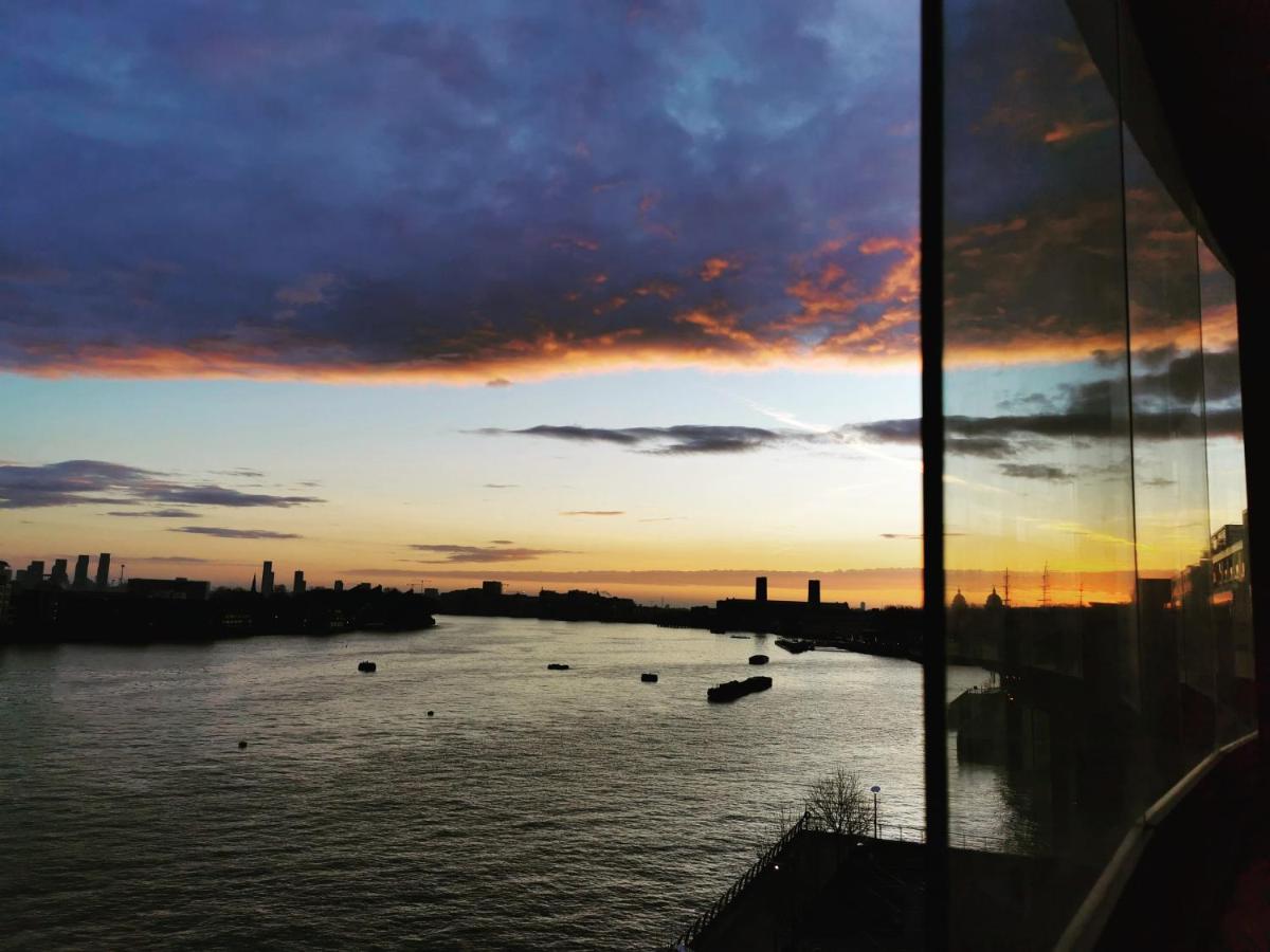 Homestay Room in flat with stunning Thames river view - Chambres d’hôtes