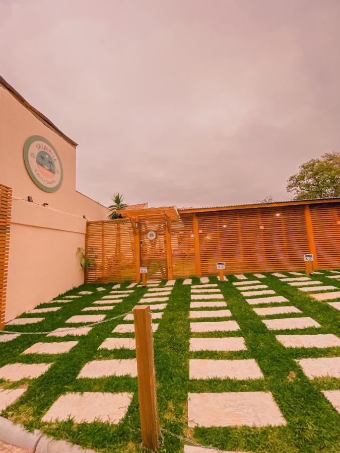 Shangri La Casas e Studios - B&B