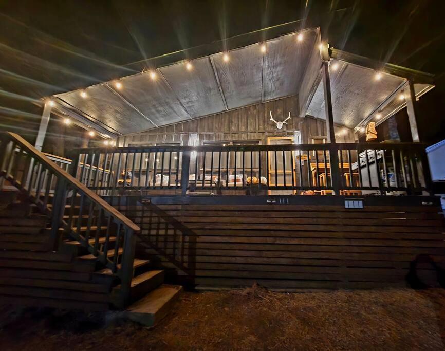 Cozy mountain cabin close walk to Midtown with AC - Chambres d’hôtes