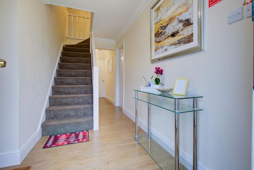 Free Parking 6 Beds Fully Equipped Home Favourite by Contractors & Groups - B&B