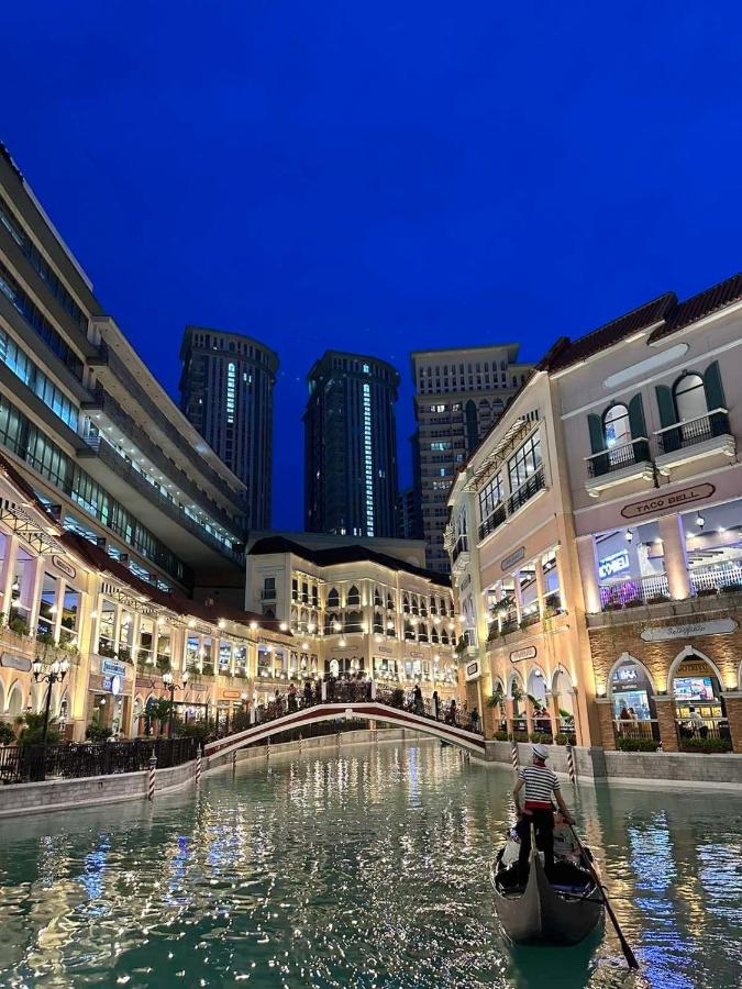 New 2 Bed RM & 2 Bath RM BGC Taguig McKinley connect Venice mall - B&B Manila