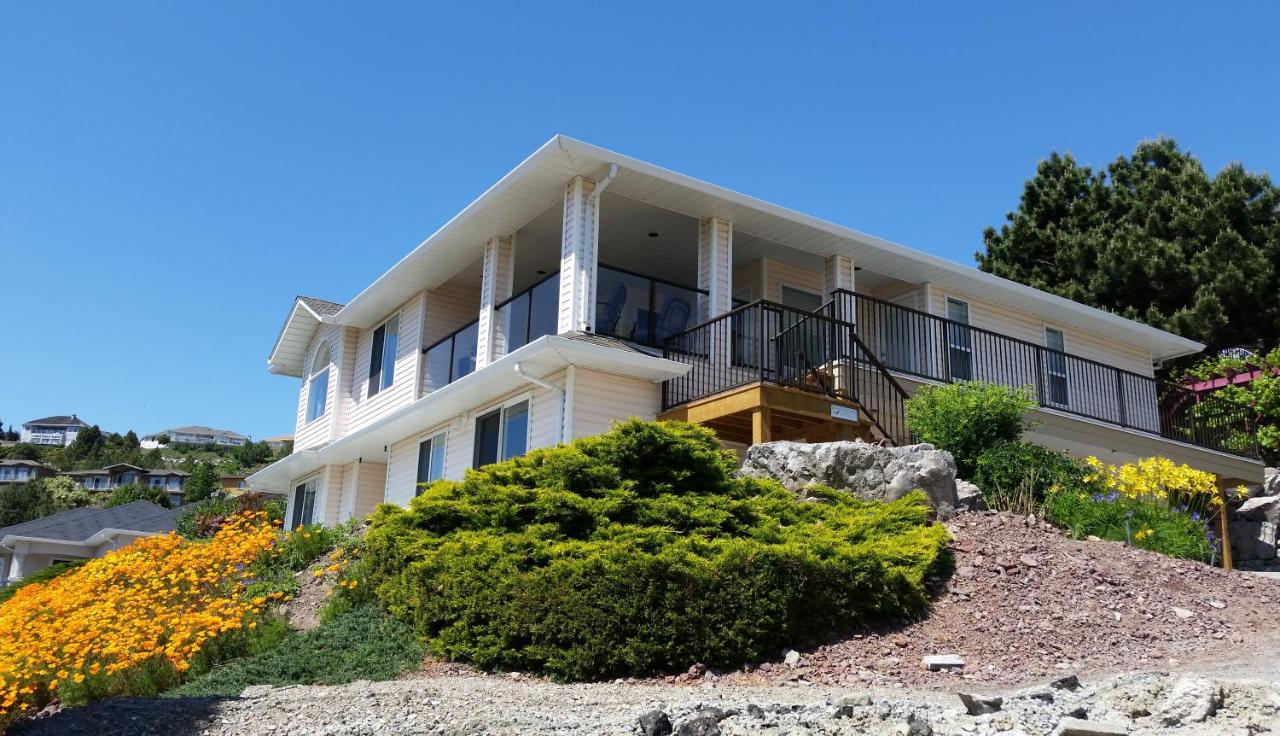 Peachland Lake View Spectacular! - B&B