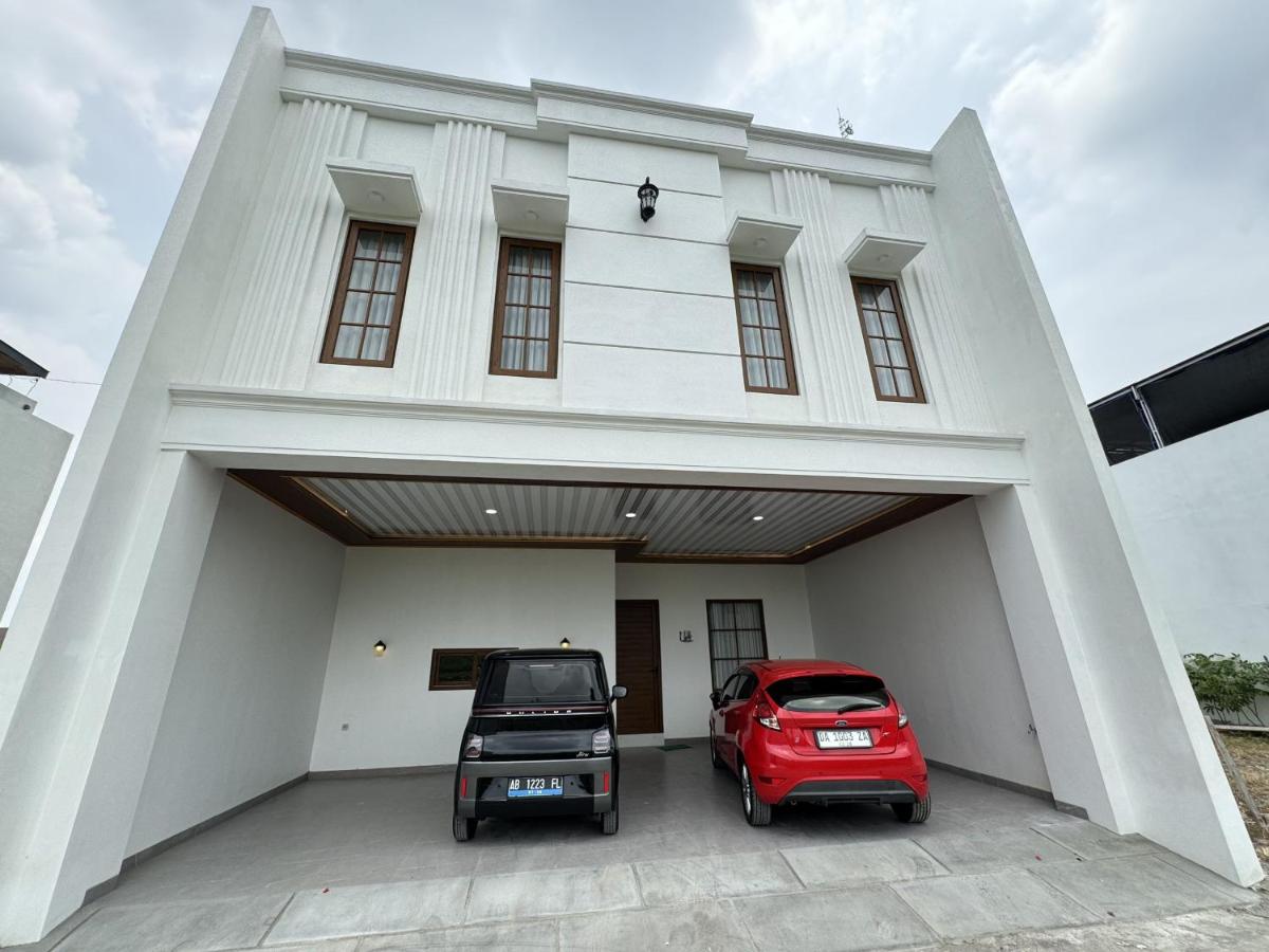 Griya Tegalweru Palagan Homestay Jogja - Ferienwohnung