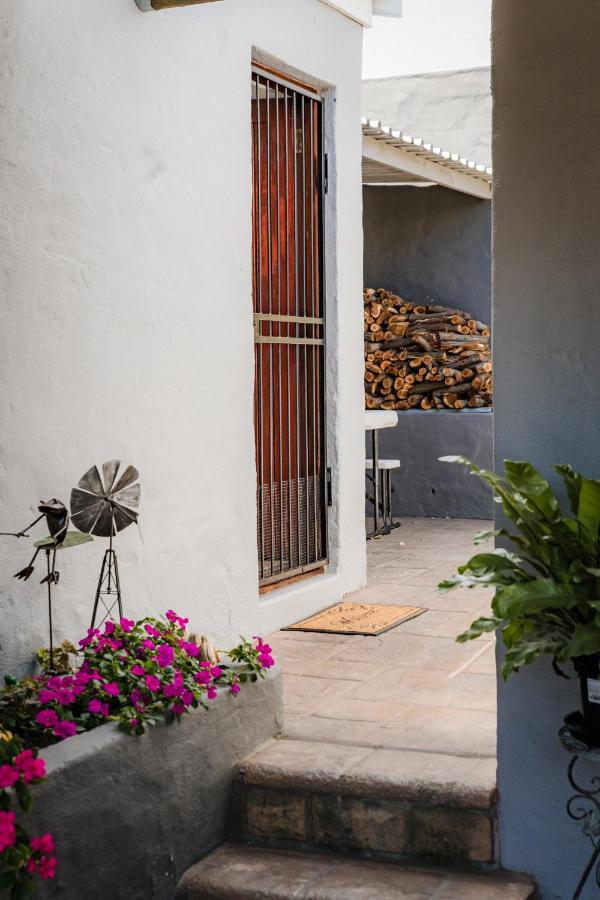 Modern & Central 1 BR Apt Close To Major Attractions - Bed and Breakfast Kaapstad