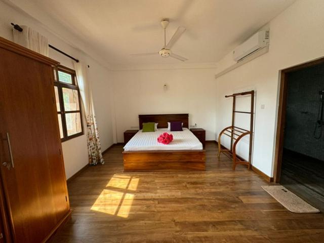 Golden Buddha Holidays - Bed and Breakfast