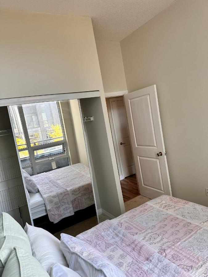 Serene Queen Room Shared Unit - B&B