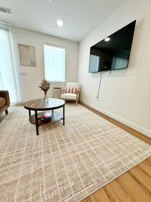 Freiheit Loft offers a Lush Couples Getaway near Gruene - Chambres d'hôtes New Braunfels