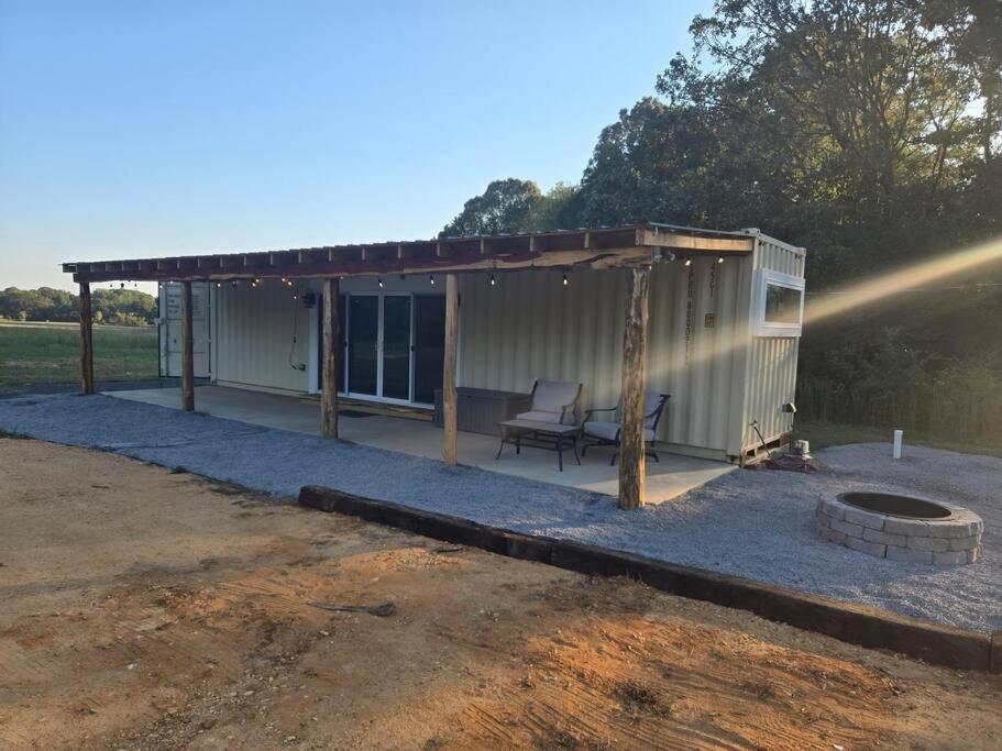 Magnolia Estate Container Home - B&B