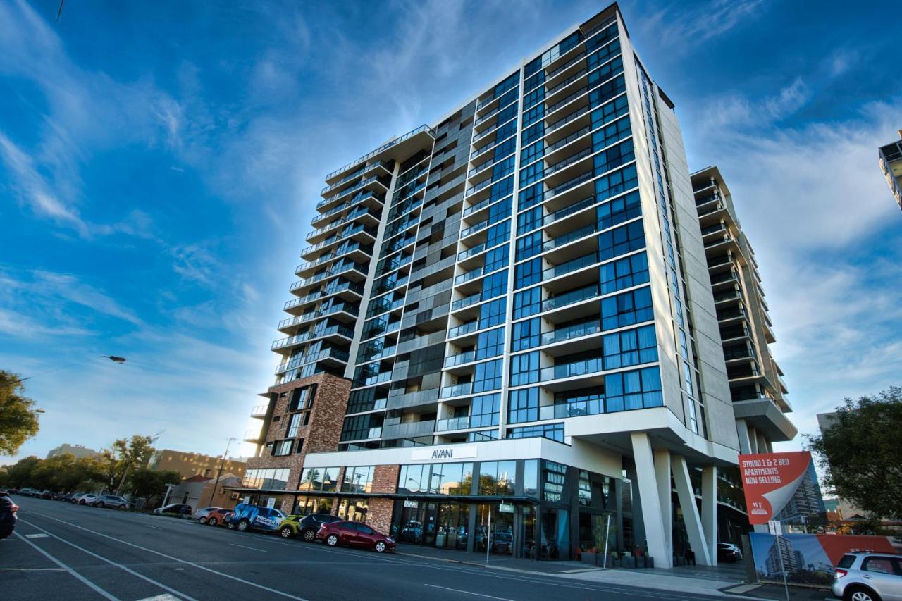 City Serenity 2BR Apt with Pool, Gym, Steam, Sauna - B&B Adelaide