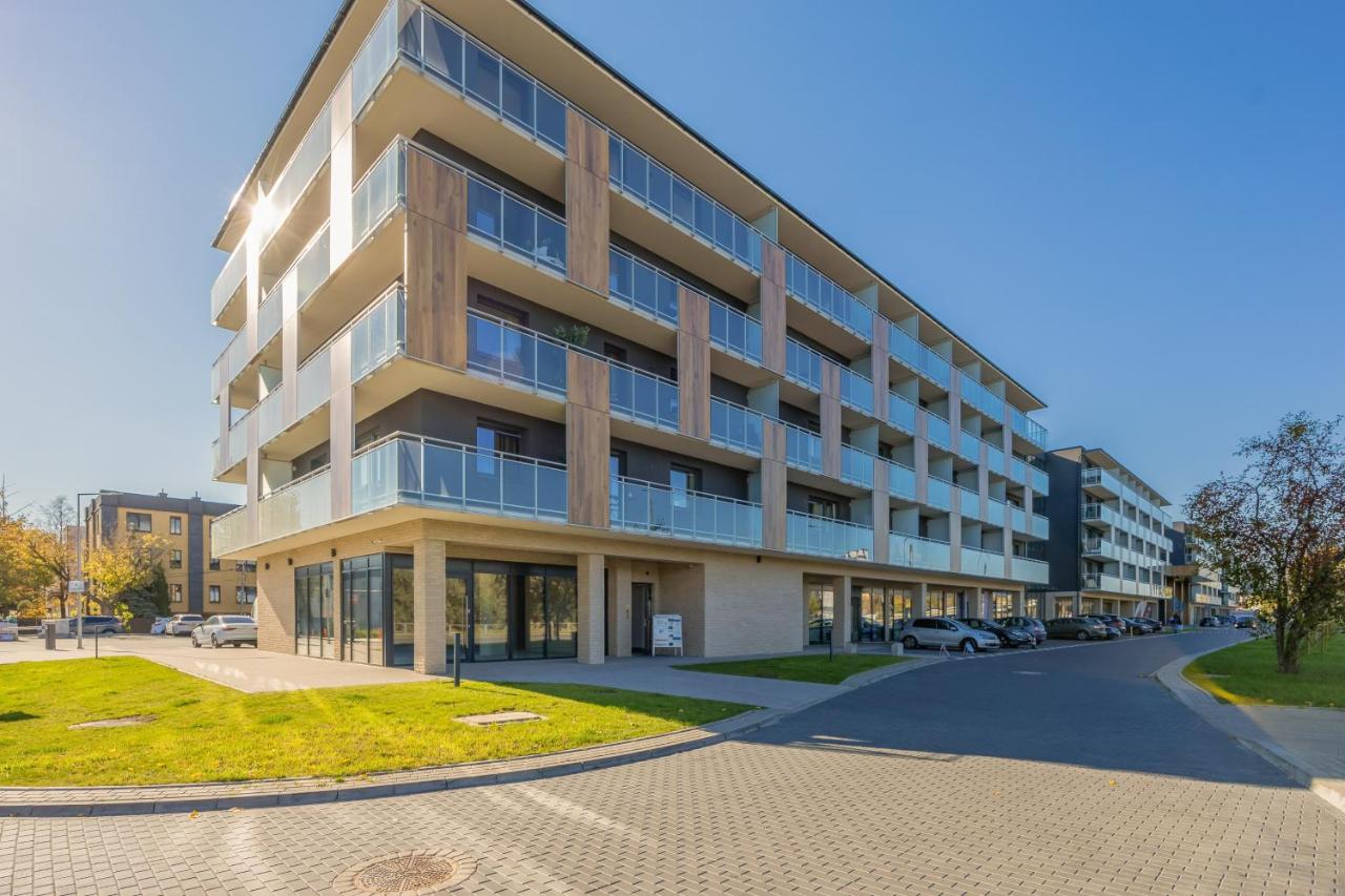 Air Conditioned Apartment in Warsaw with Parking, Desk and Balcony by Noclegi Renters - B&B Warsaw