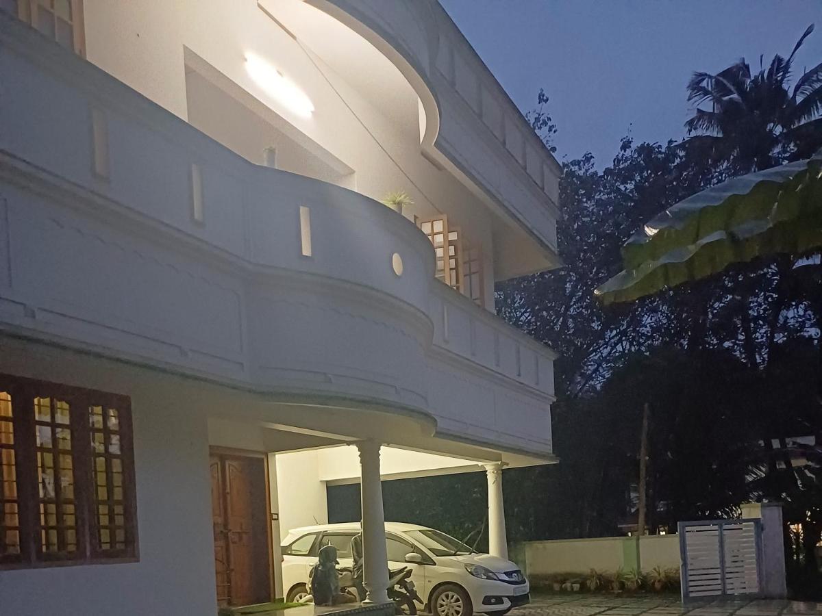 Thas apartment near rajagiri hospital - B&B