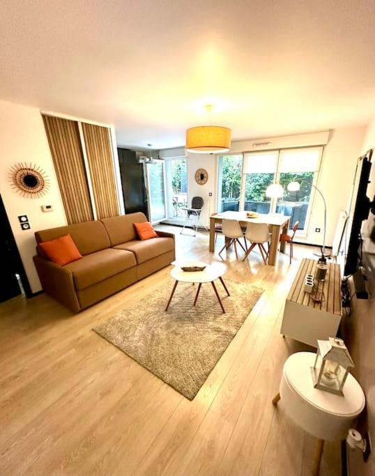 Cosy flat with garden, close to Paris and metro station - Chambres d’hôtes