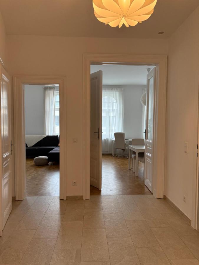 Stilvolles zentrales Apartment im schönsten Bezirk Wiens - parking upon request - B&B Vienna