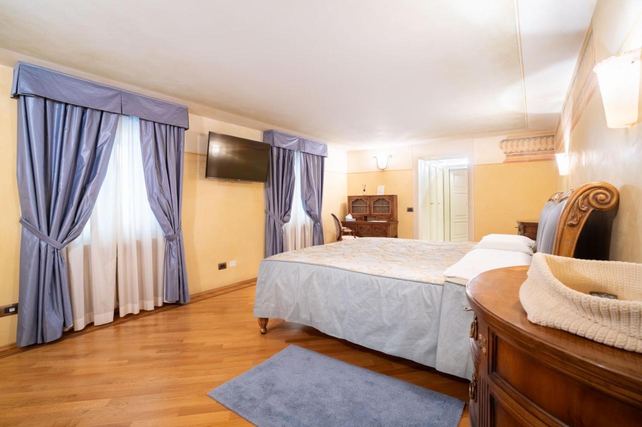 King Room with Spa Bath