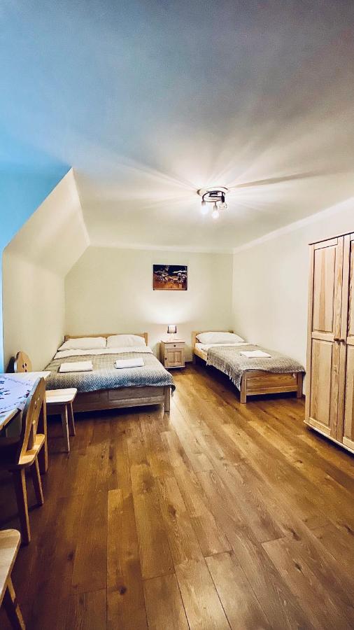 Dreibettzimmer mit eigenem Bad