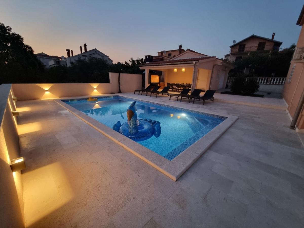 Coco Villa & apartments with heated pool - Chambres d’hôtes