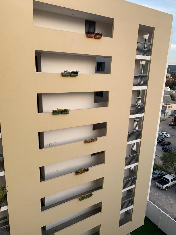 Amplio departamento con balcon - Ferienwohnung