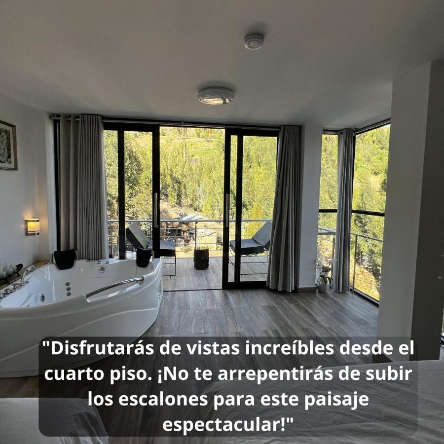 Standard Twin Room with Mountain View