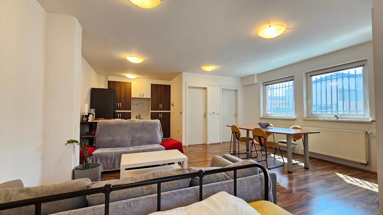 Industrial vibe flat - Bed and Breakfast Ljubljana