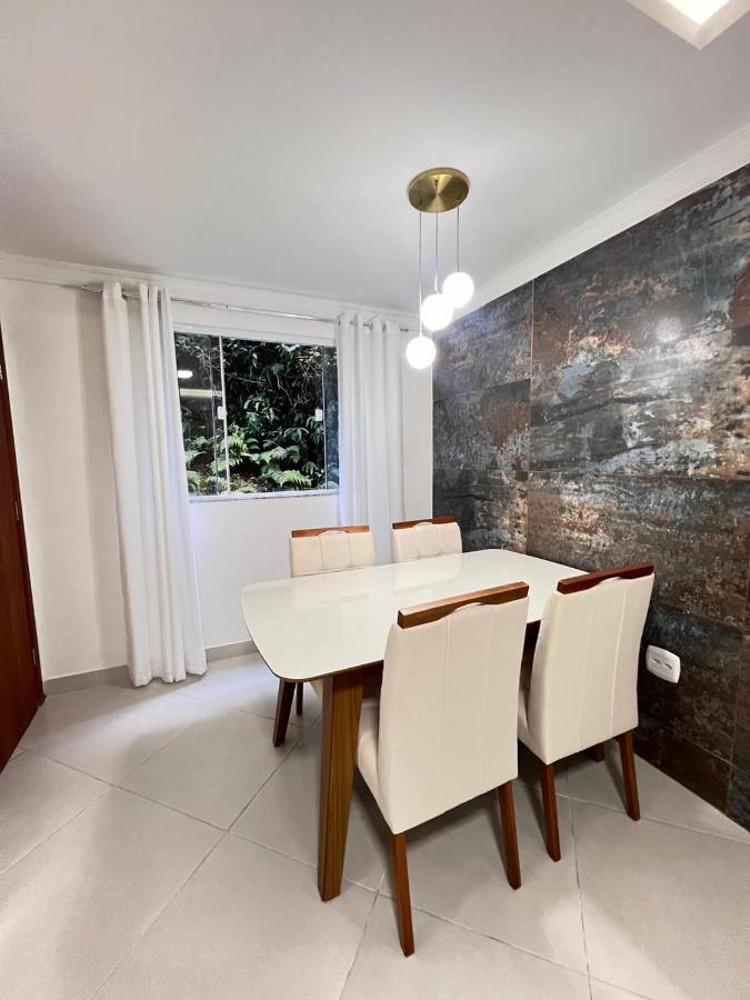 Apartamento com 3 quartos no centro de Domingos Martins - Chambres d’hôtes