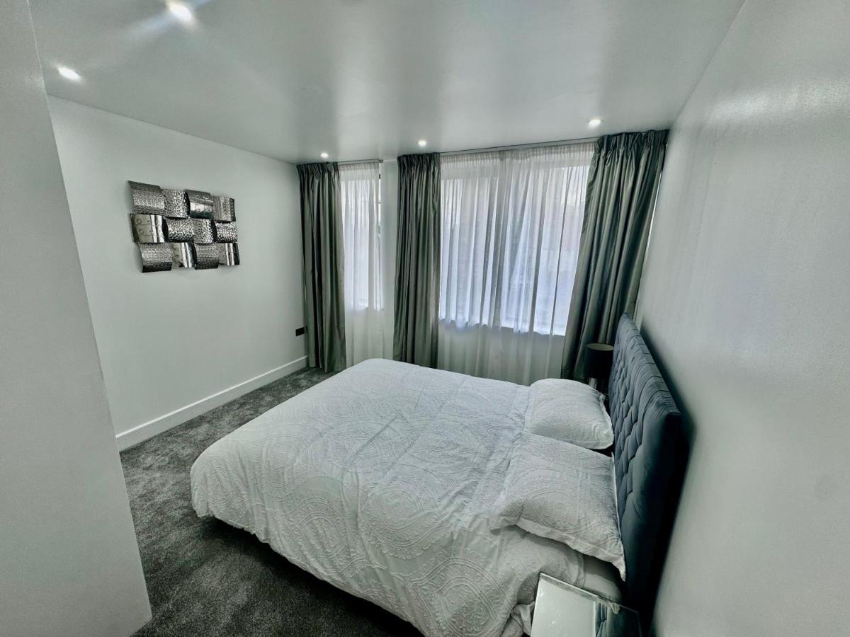Luxury 2 BED Entire Apartment-Near Tube & Shopping centre - B&B Harrow