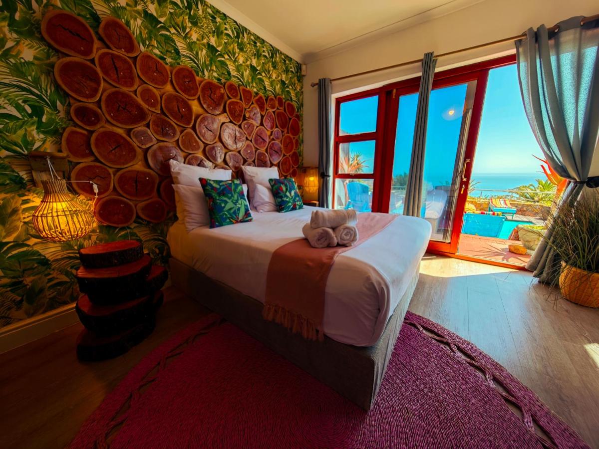 Kamer met Queensize Bed en Uitzicht op Zee