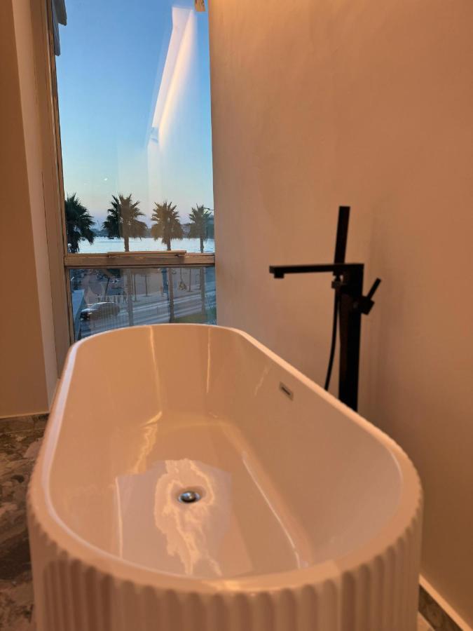 Alcazar Luxury Suites - Bed and Breakfast Vlorë