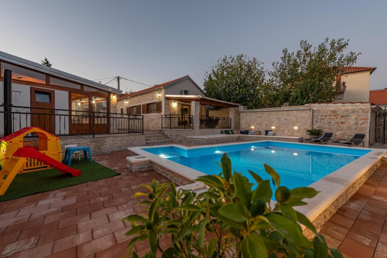 Villa Ika ZadarVillas - B&B