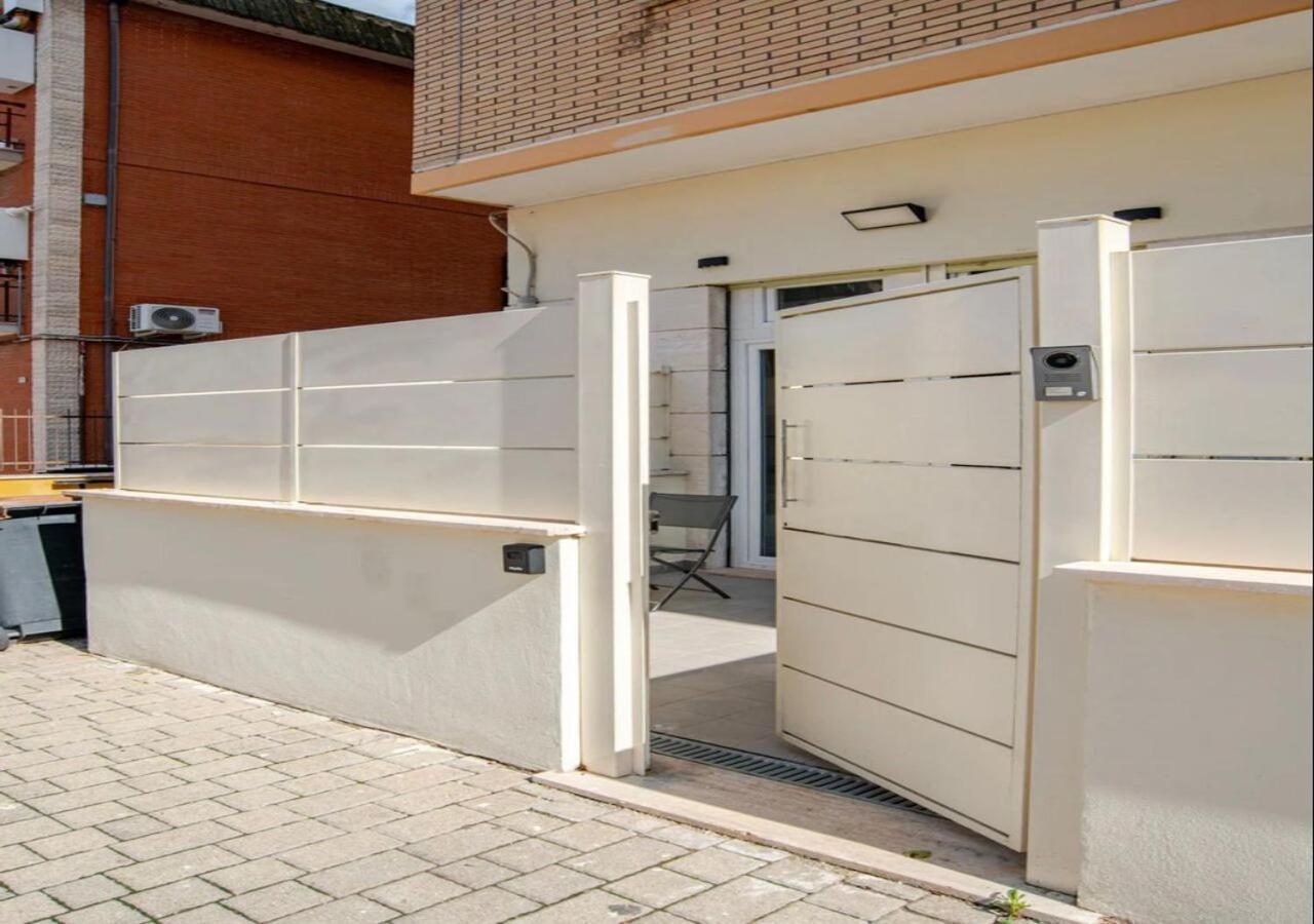 Elegant & Luxe a 200m da Stazione e Aereoporto di Ciampino - B&B