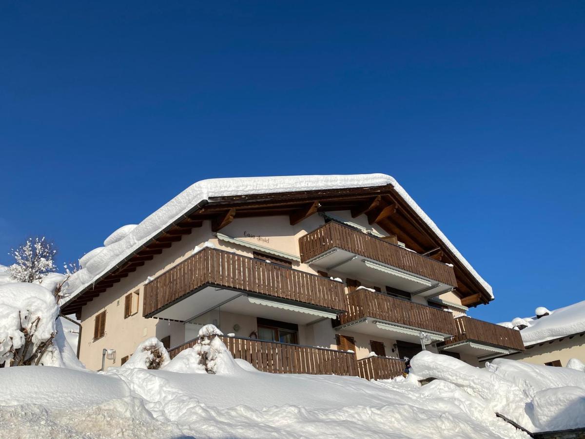 Casa Ansiel - 2.5 Zimmer Ferienwohnung am Sonnenhang von Falera - B&B